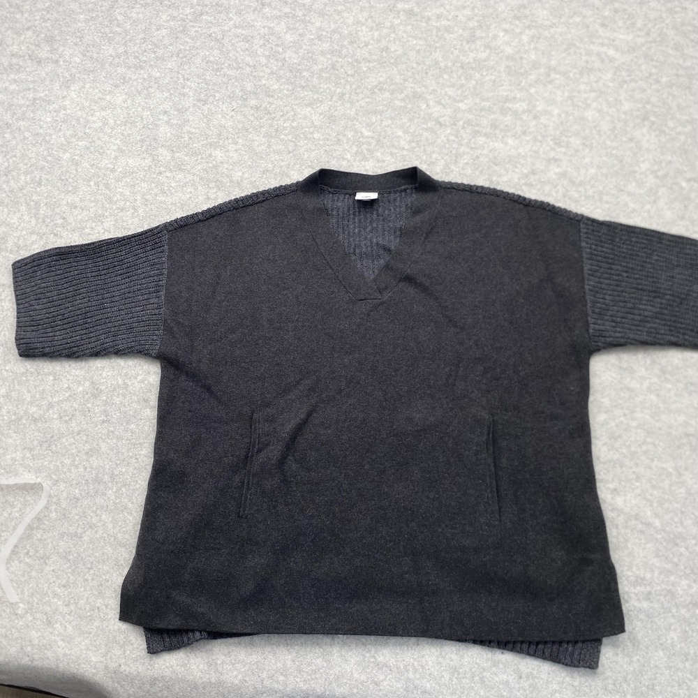 Cabi Sweater Womens Medium Gray V Neck Dolman 3/4 Sleeve Tunic Pockets Knit